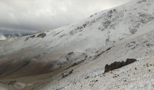  Başkale'nin yüksek kesimleri beyaza büründü